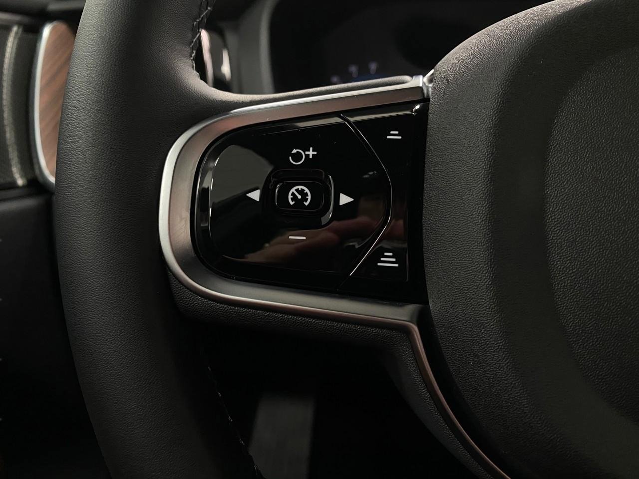 Used 2024 Volvo XC60 T8 Plus w/ Climate Package image 15