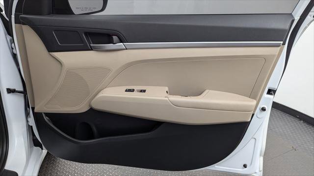 Used 2019 Hyundai Elantra SE FWD image 22