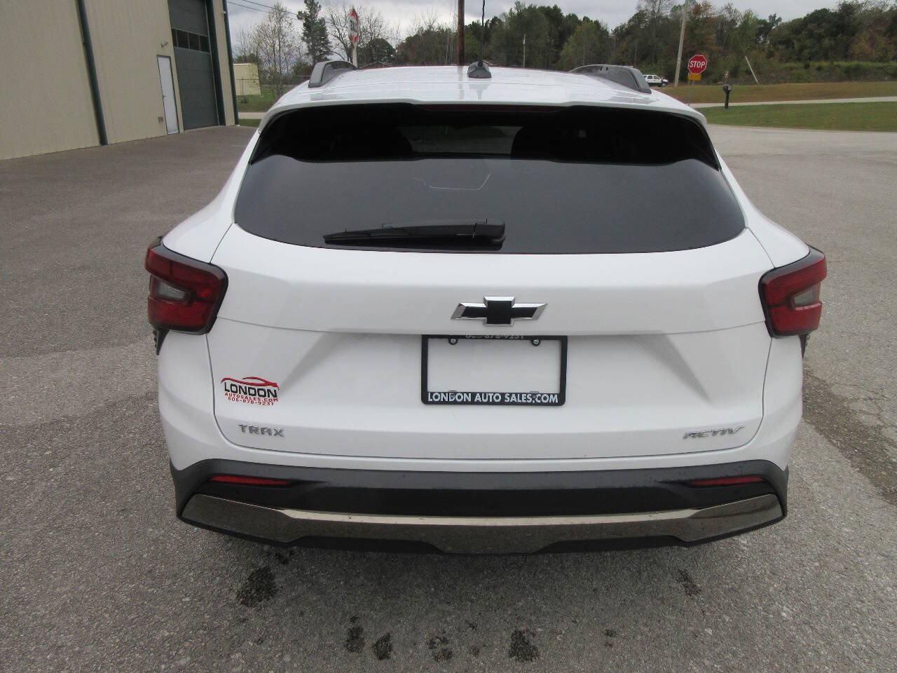 Used 2026 Chevrolet Trax ACTIV w/ Sunroof Package FWD image 6