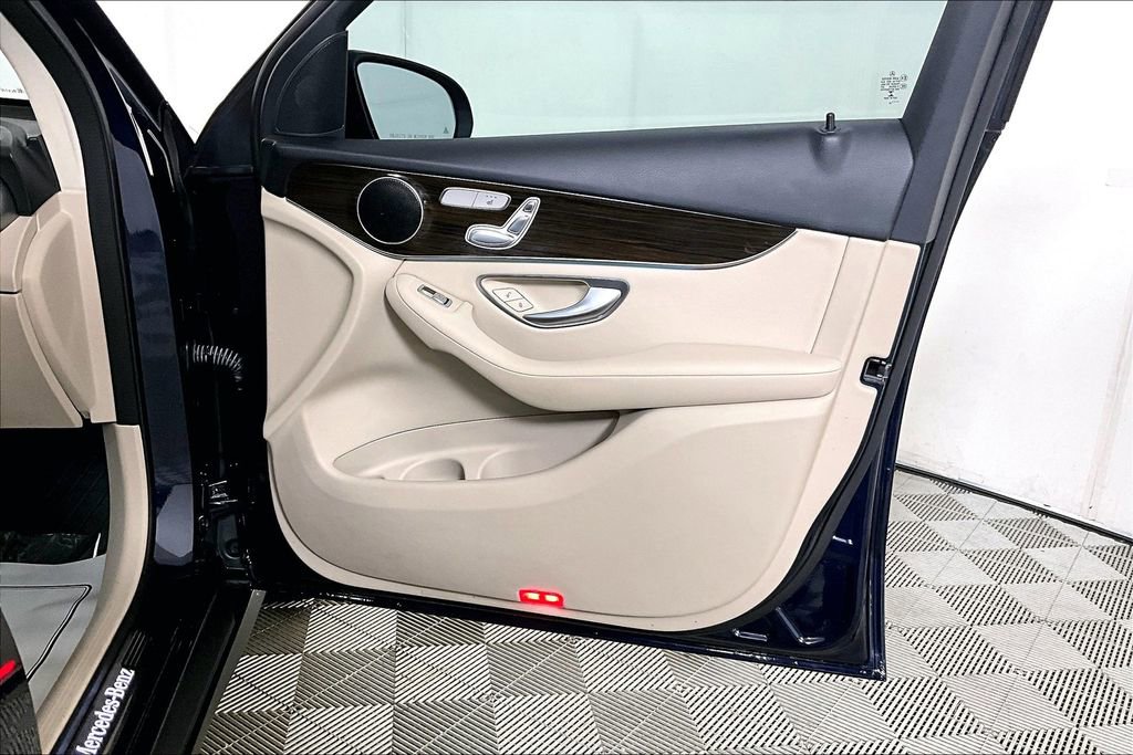 Used 2022 Mercedes-Benz GLC 300 w/ Premium Package Lite image 24