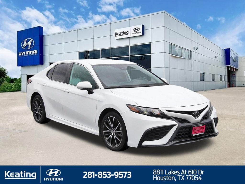 Used 2023 Toyota Camry SE FWD image 3