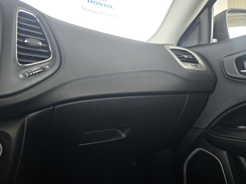 Used 2020 Jeep Compass Sport image 38