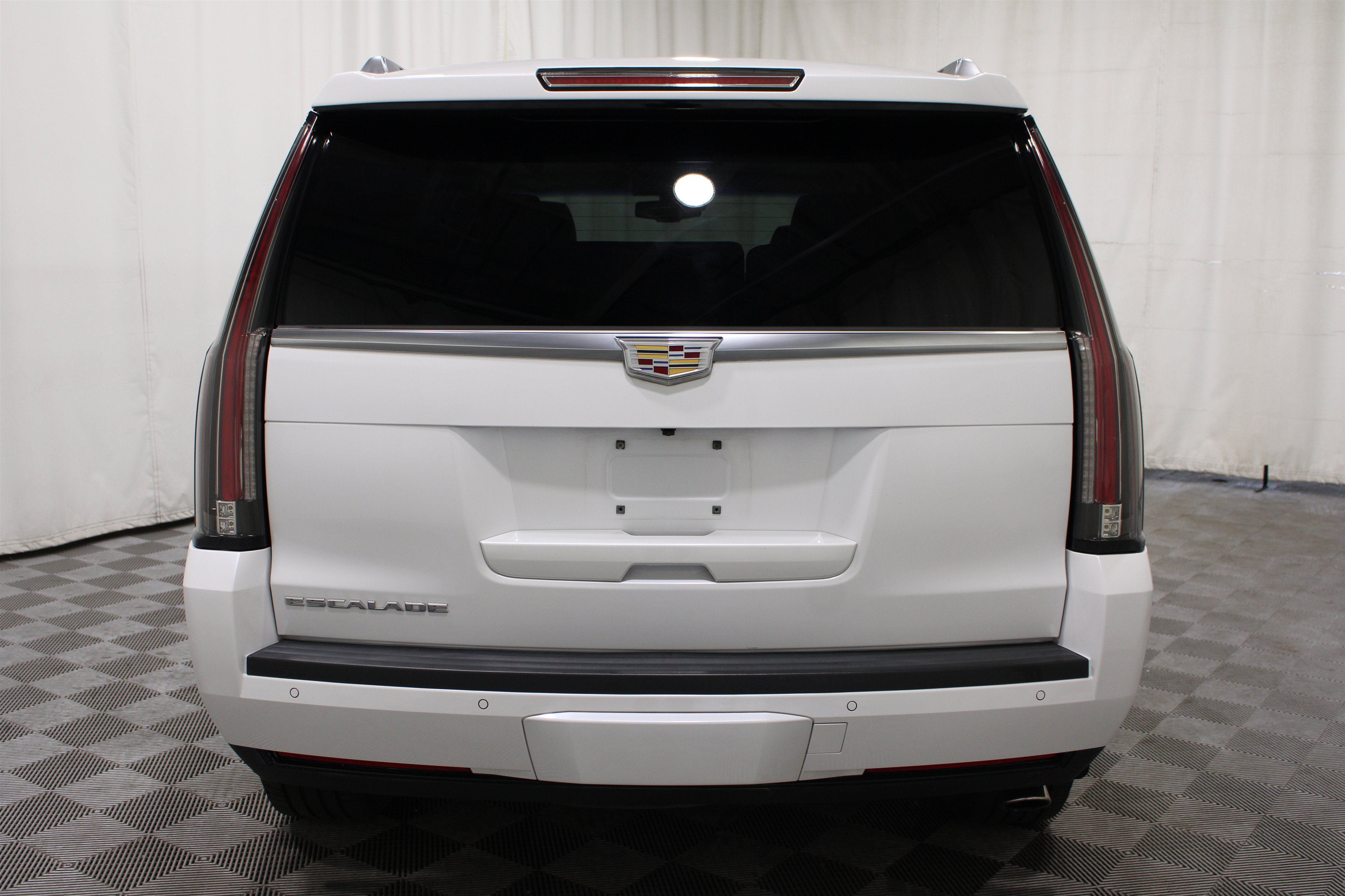 Used 2016 Cadillac Escalade Luxury AWD/4WD image 32