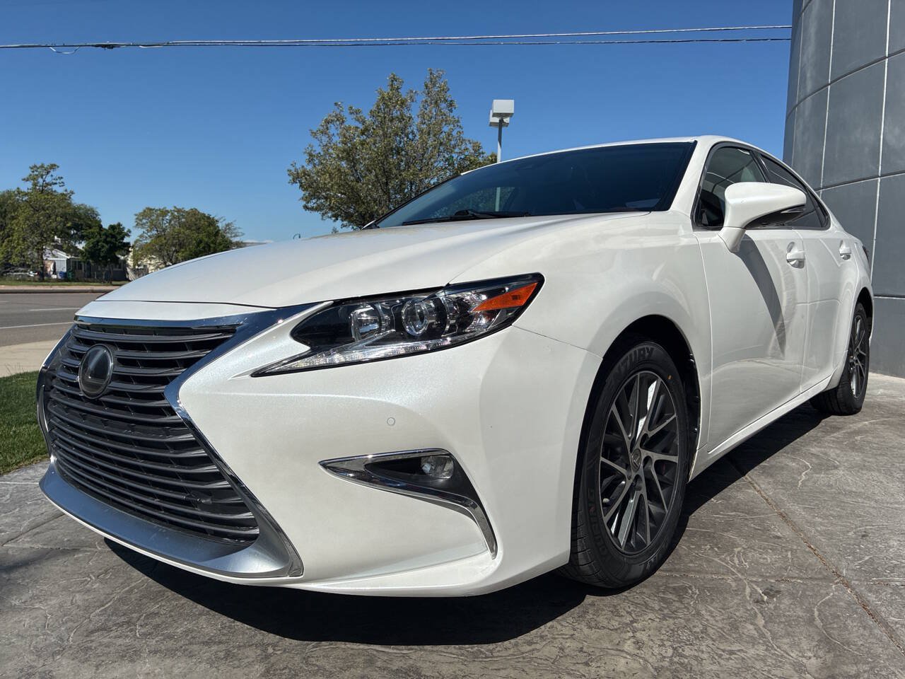 Used 2017 Lexus ES 350 FWD image 3