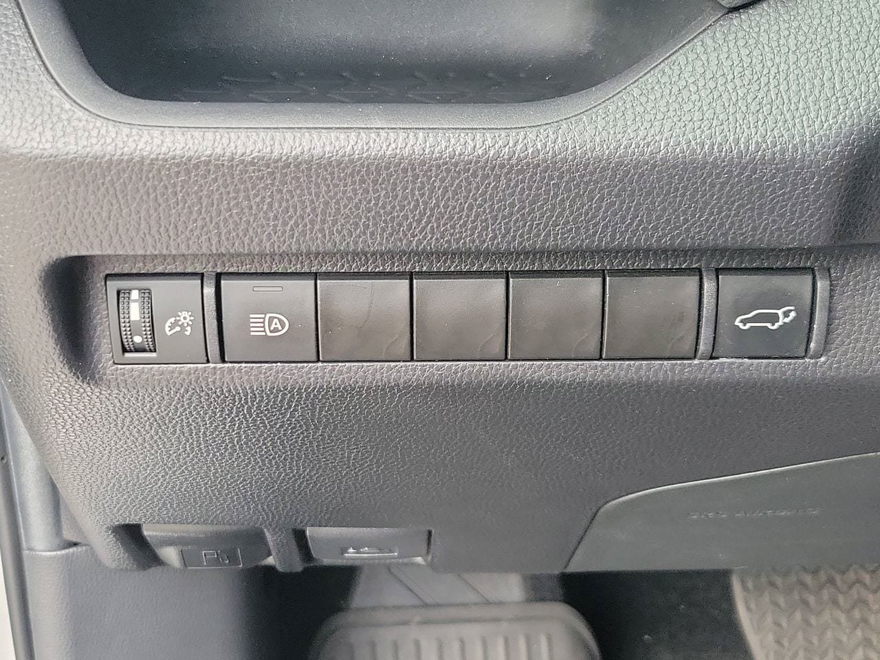 Used 2024 Toyota RAV4 XLE w/ Convenience Package FWD image 31