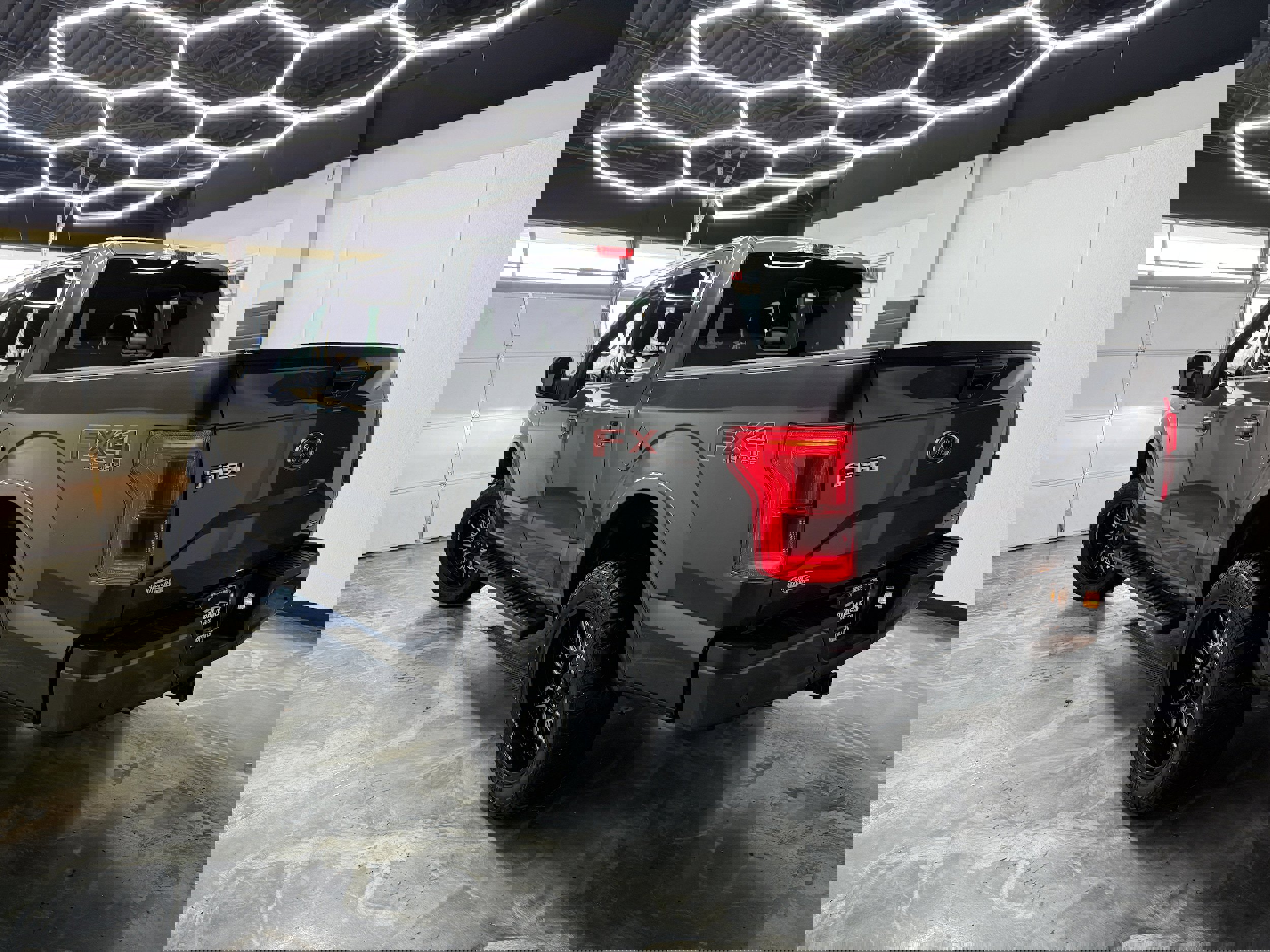 Used 2016 Ford F150 Lariat w/ Equipment Group 502A Luxury image 3