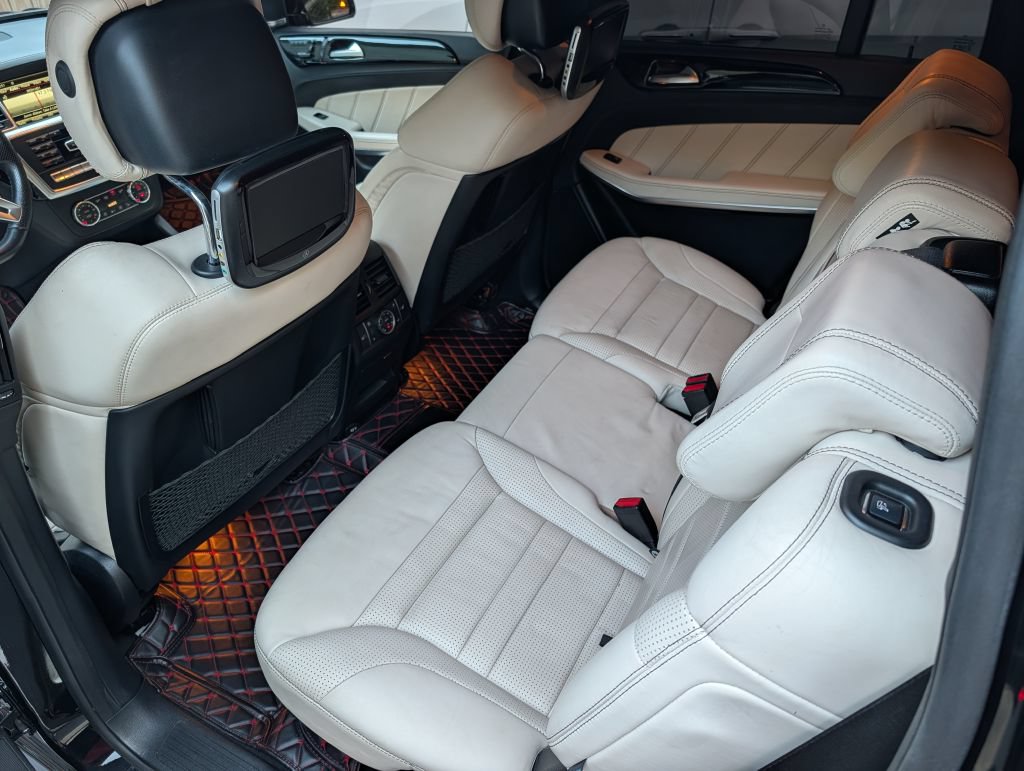 Used 2015 Mercedes-Benz GL 63 AMG 4MATIC image 26