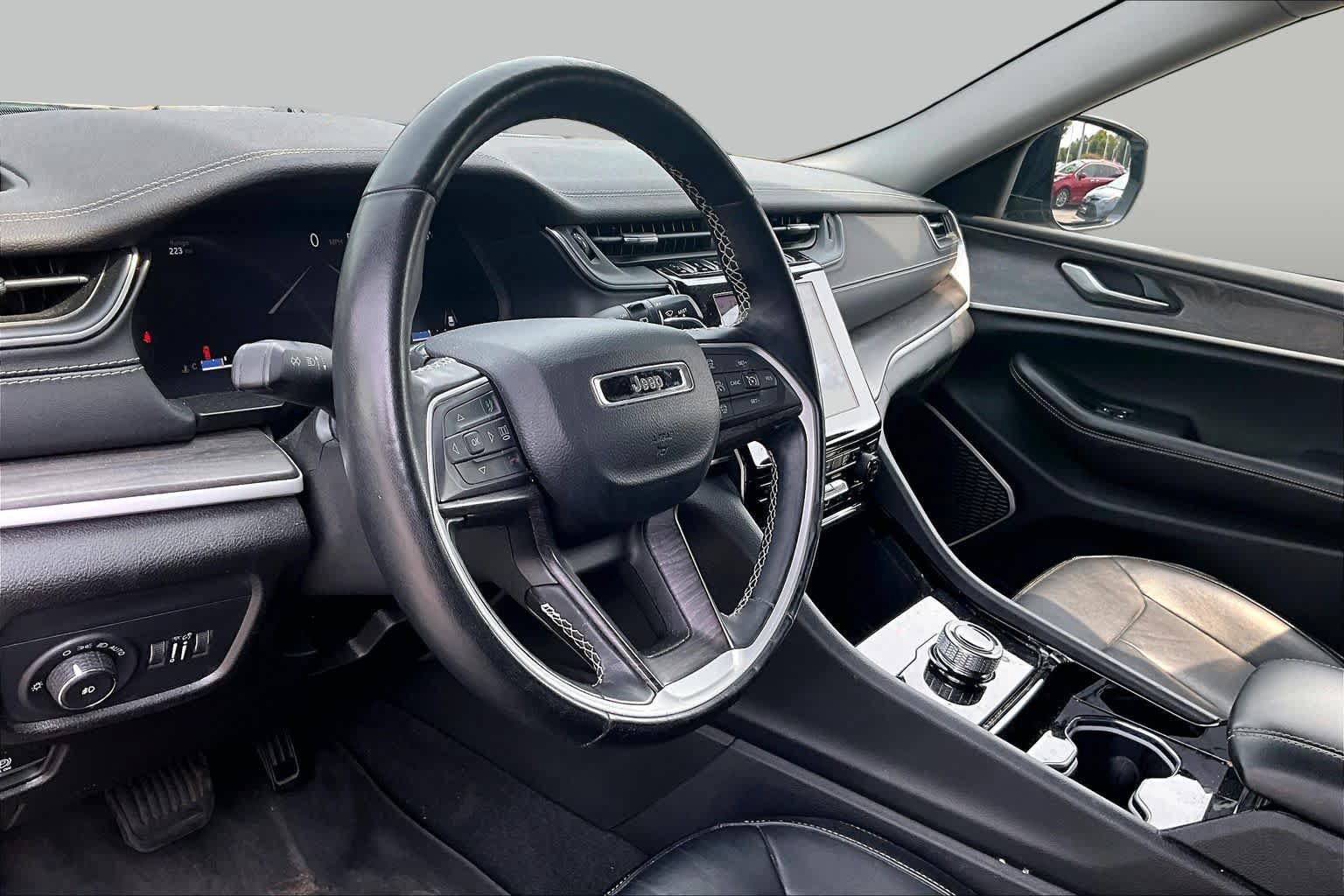 Used 2022 Jeep Grand Cherokee L Limited RWD image 17