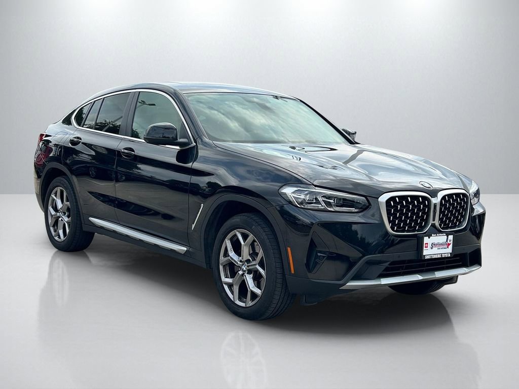 Used 2025 BMW X4 xDrive30i image 3