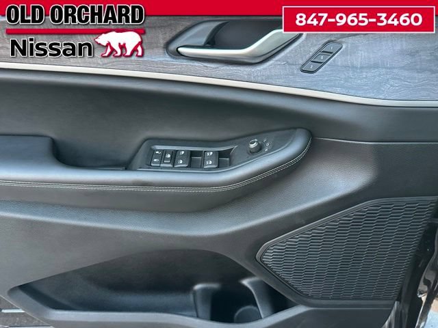Used 2023 Jeep Grand Cherokee L Limited AWD/4WD image 9