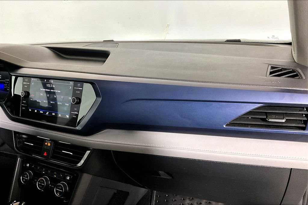 Used 2024 Volkswagen Taos SE w/ Panoramic Sunroof Package AWD/4WD image 12