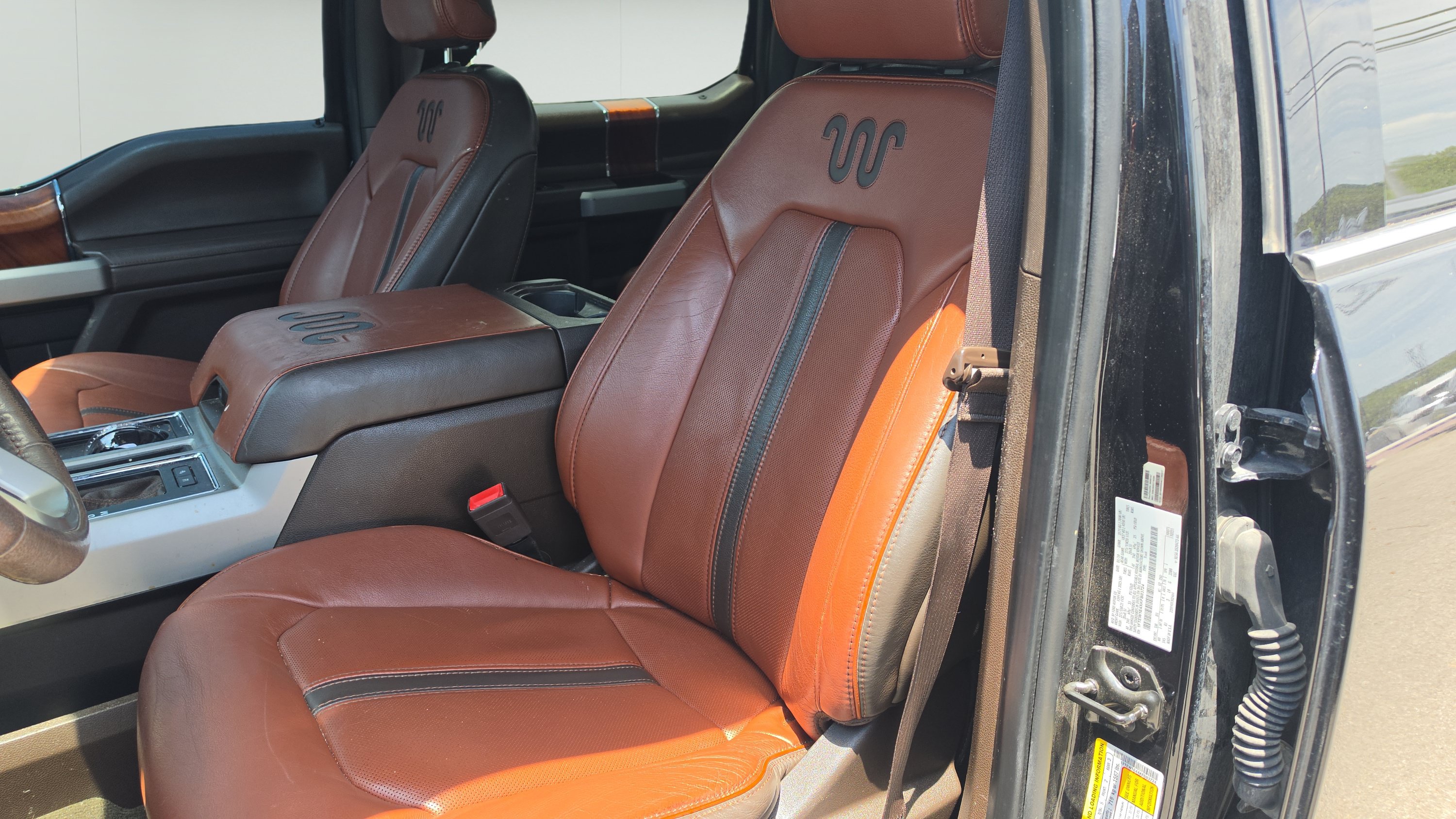Used 2019 Ford F150 King Ranch w/ Equipment Group 601A Luxury AWD/4WD image 9