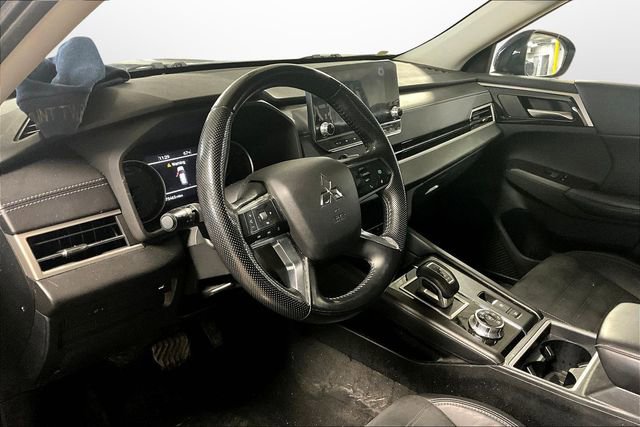 Used 2022 Mitsubishi Outlander SE image 12