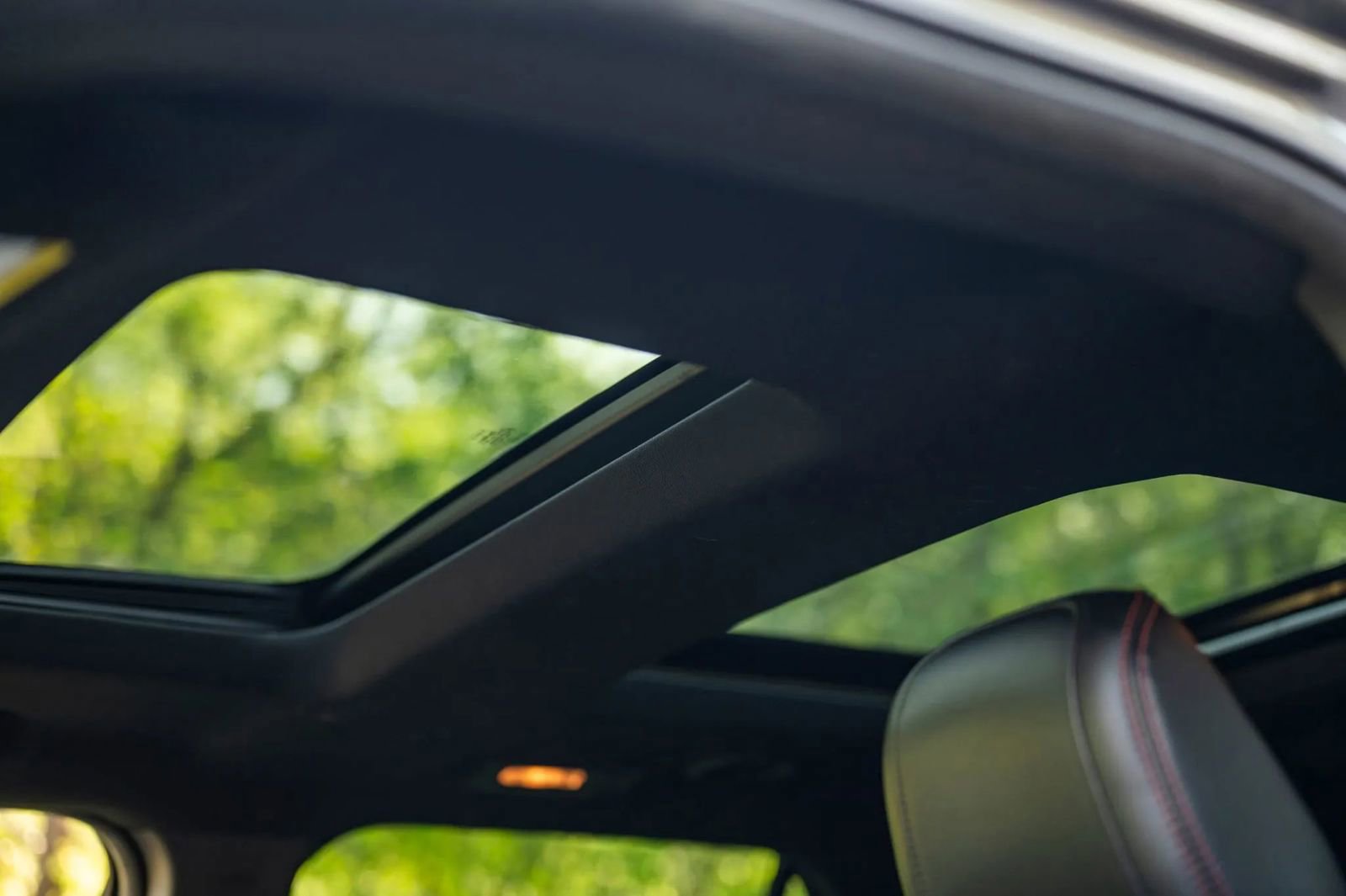 Used 2018 Ford Explorer Sport w/ Equipment Group 401A AWD/4WD image 27