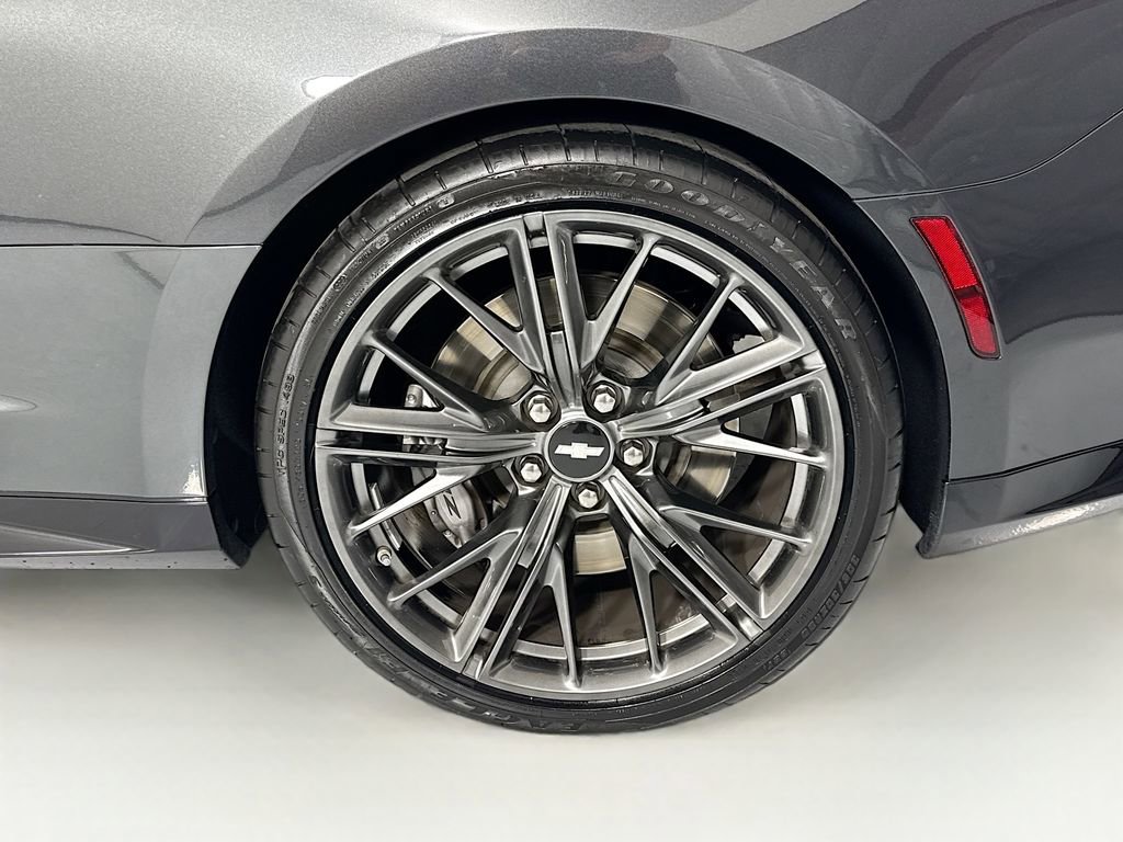 Used 2018 Chevrolet Camaro ZL1 RWD image 28