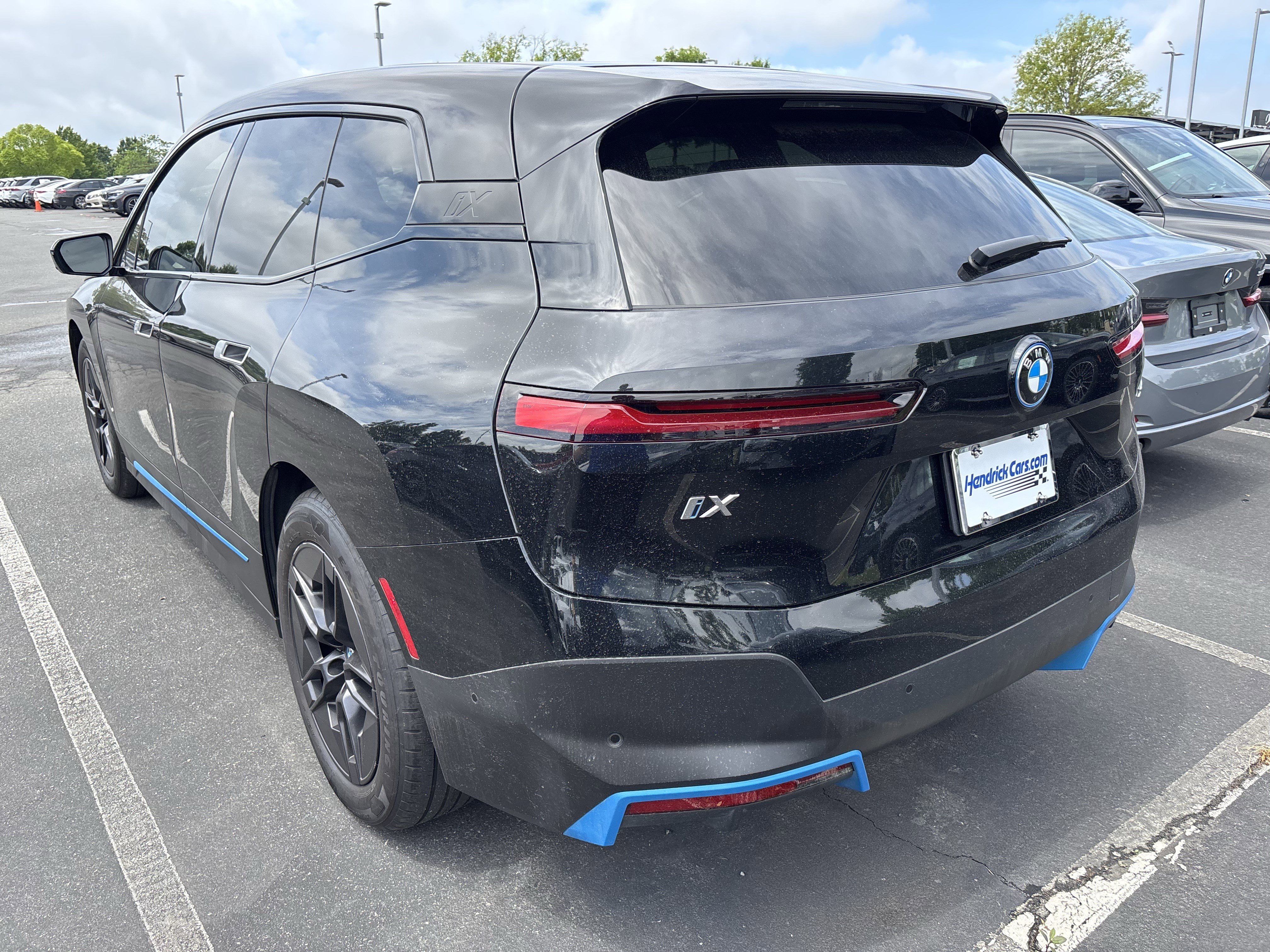 Used 2023 BMW iX xDrive50 w/ Premium Package AWD/4WD image 19