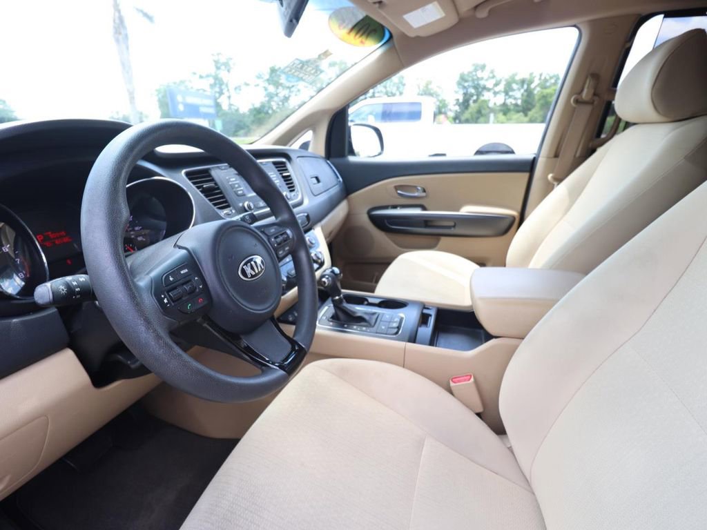 Used 2016 Kia Sedona LX w/ LX Convenience Package FWD image 2