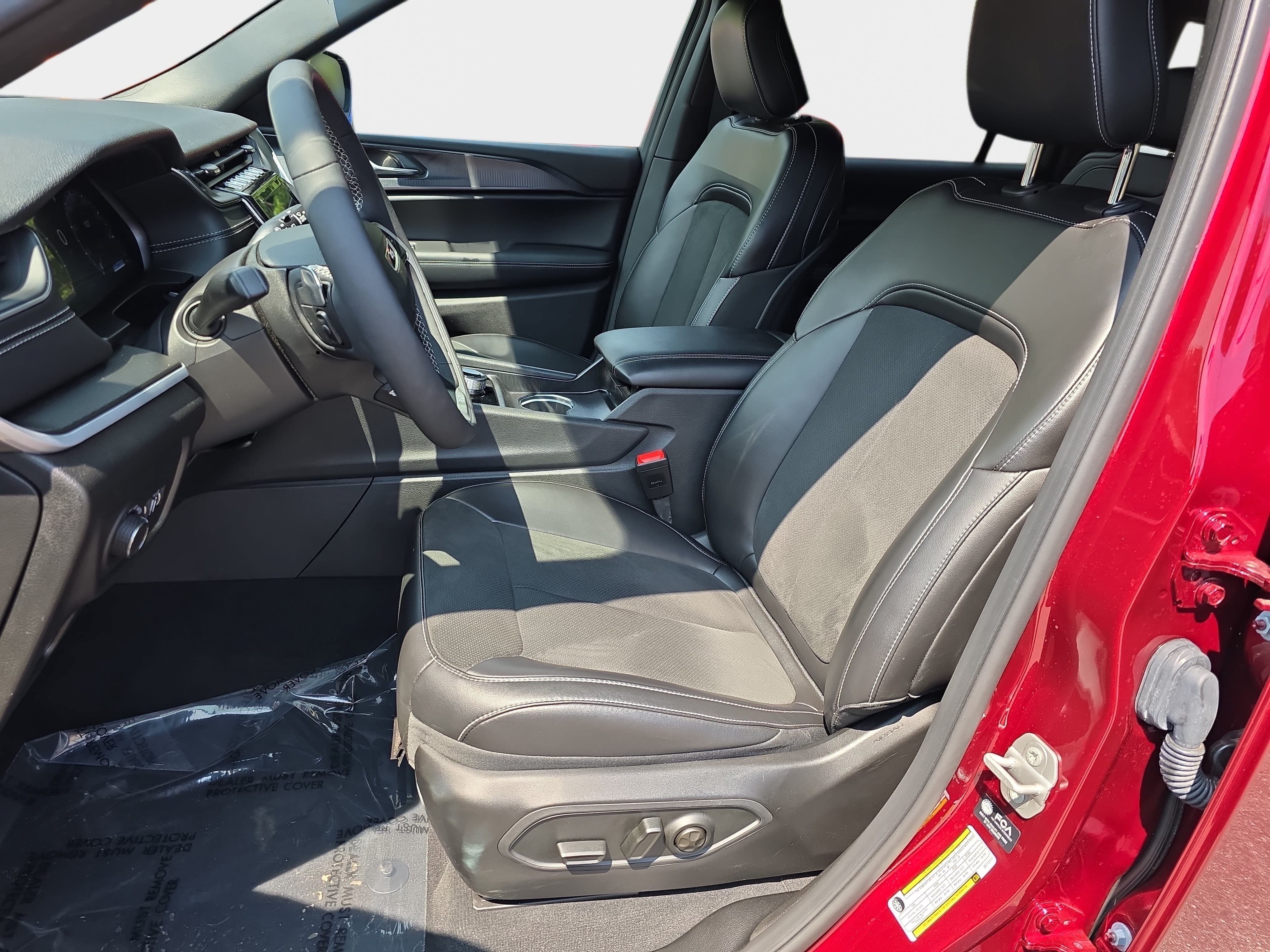 Certified 2025 Jeep Grand Cherokee L Laredo AWD/4WD image 13