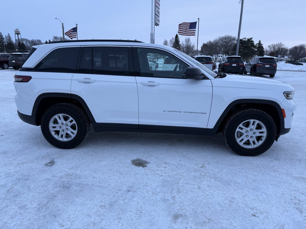 Used 2024 Jeep Grand Cherokee Laredo w/ Luxury Tech Group I image 9