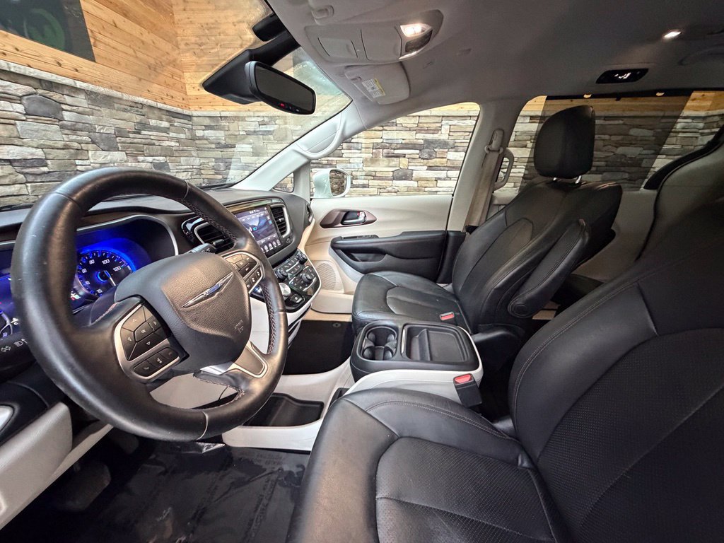 Used 2019 Chrysler Pacifica Touring-L w/ Advanced Safetytec Group FWD image 22