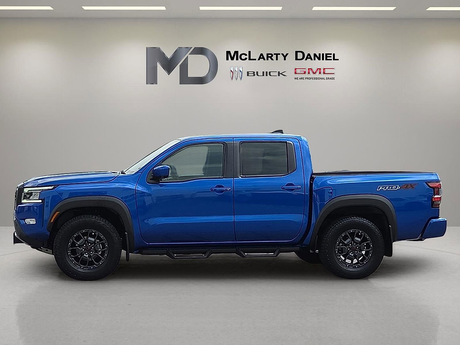 Used 2024 Nissan Frontier PRO-4X w/ Pro Premium Package AWD/4WD image 3