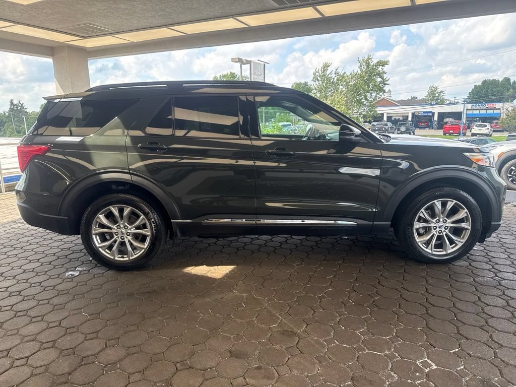 Used 2024 Ford Explorer XLT w/ Equipment Group 202A AWD/4WD image 5