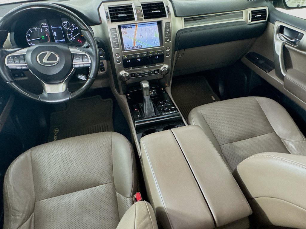 Used 2020 Lexus GX 460 Luxury w/ Accessory Package AWD/4WD image 28