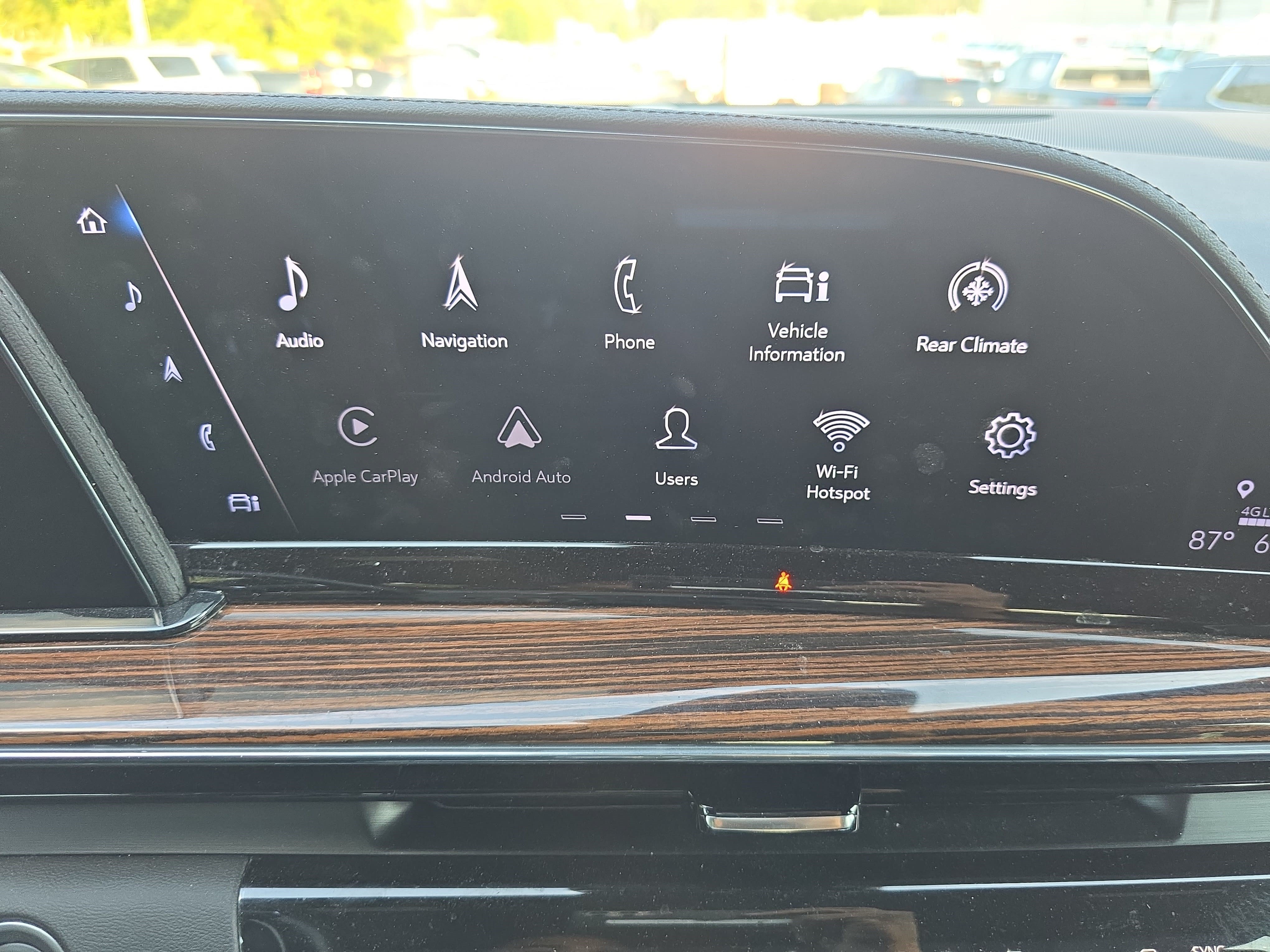 Certified 2024 Cadillac Escalade ESV Premium Luxury w/ Performance Package AWD/4WD image 22