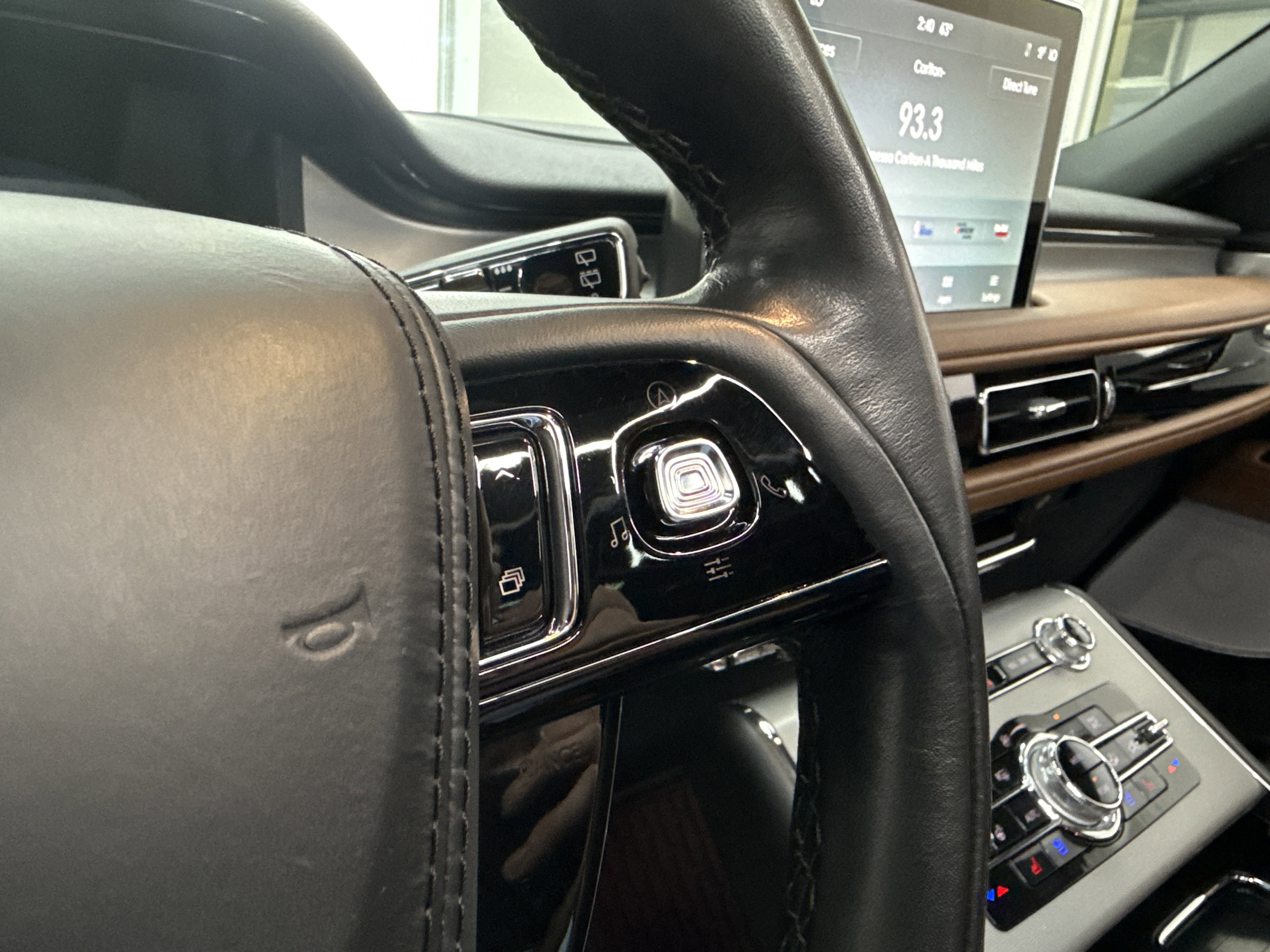 Used 2023 Lincoln Aviator Reserve w/ Equipment Group 201A image 16