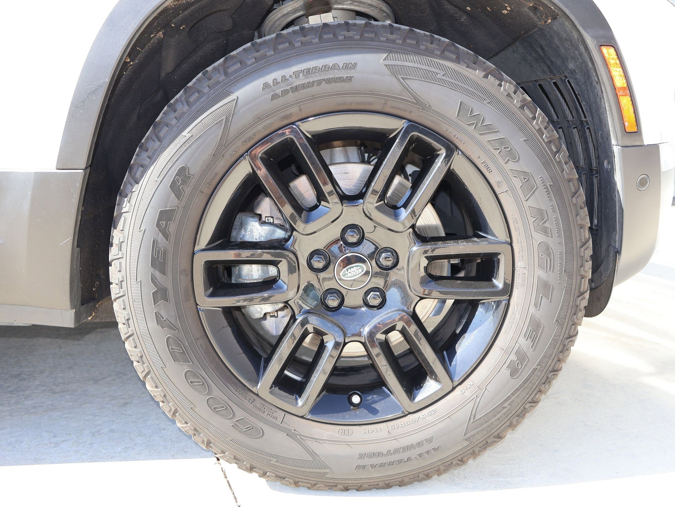 Certified 2023 Land Rover Defender 110 S AWD/4WD image 33
