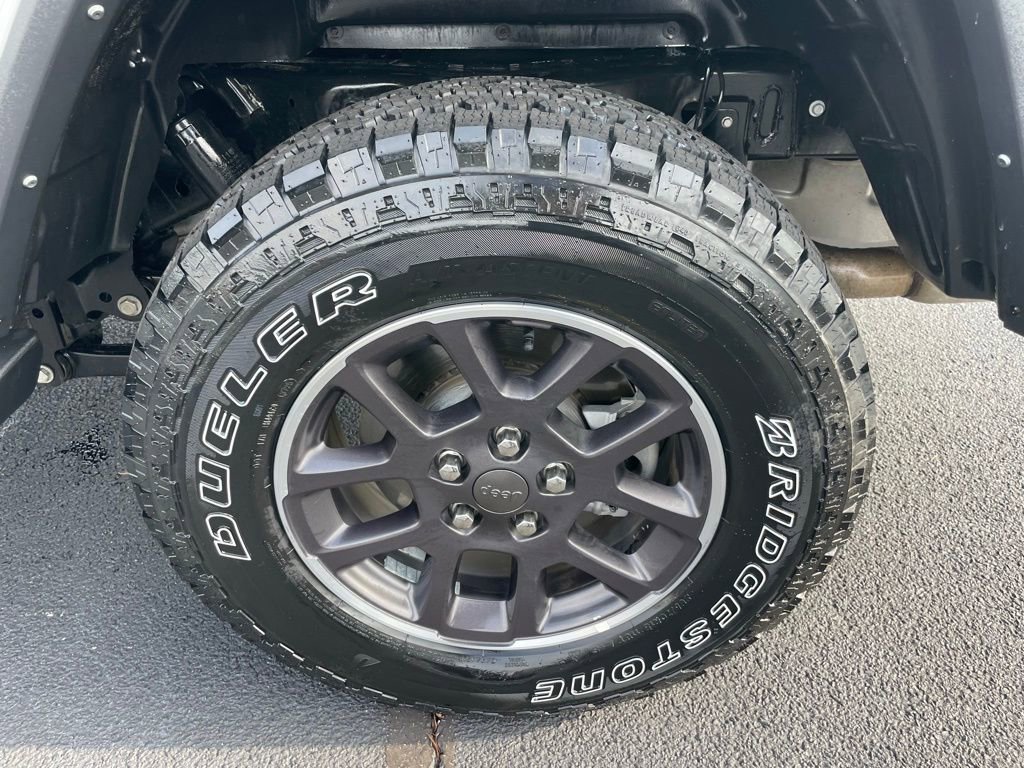 Used 2022 Jeep Gladiator Overland w/ LED Lighting Group image 42