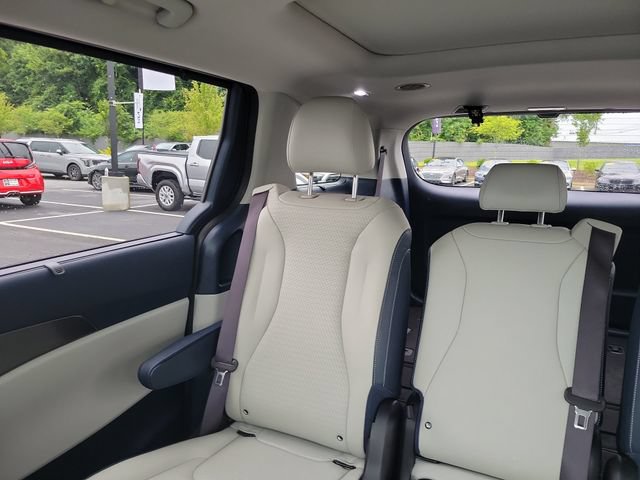 Certified 2025 Kia Carnival SX Prestige FWD image 11