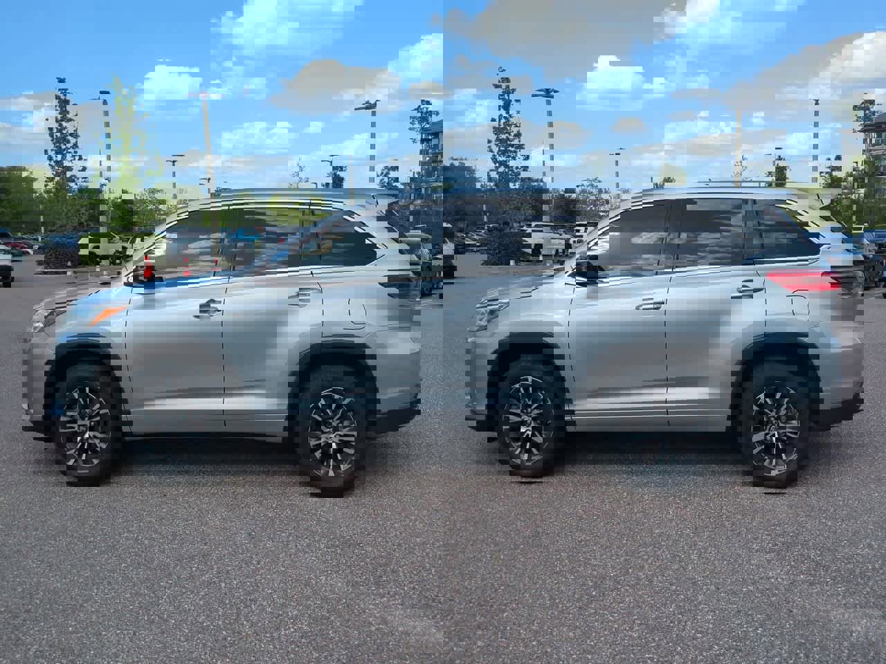 Certified 2018 Toyota Highlander LE FWD image 3