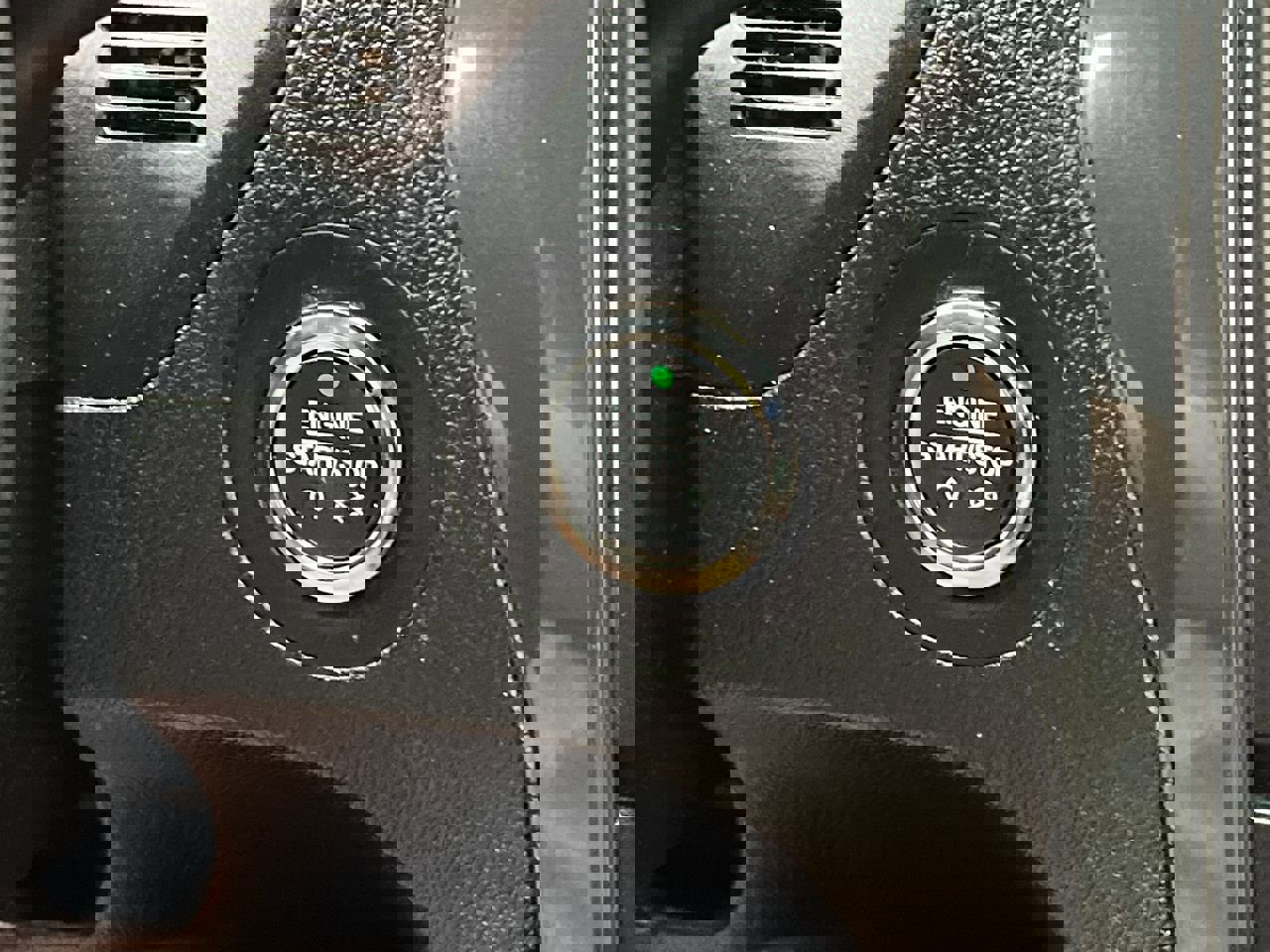 Used 2018 Ford Explorer XLT w/ Equipment Group 202A AWD/4WD image 22