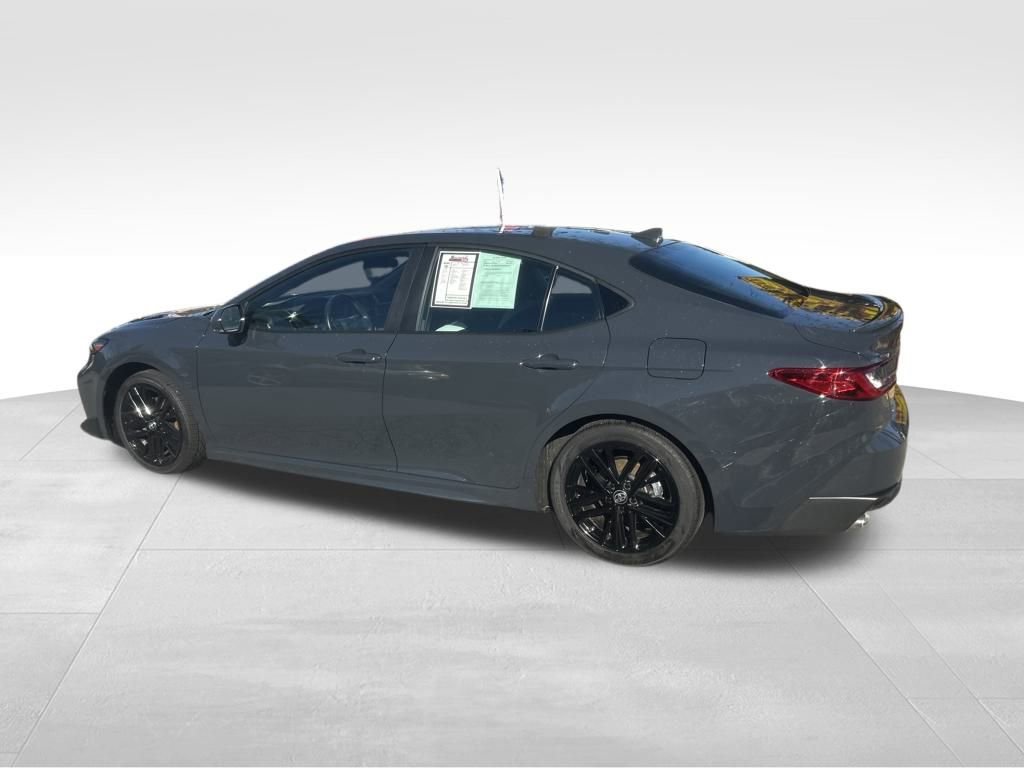 Used 2025 Toyota Camry SE image 13