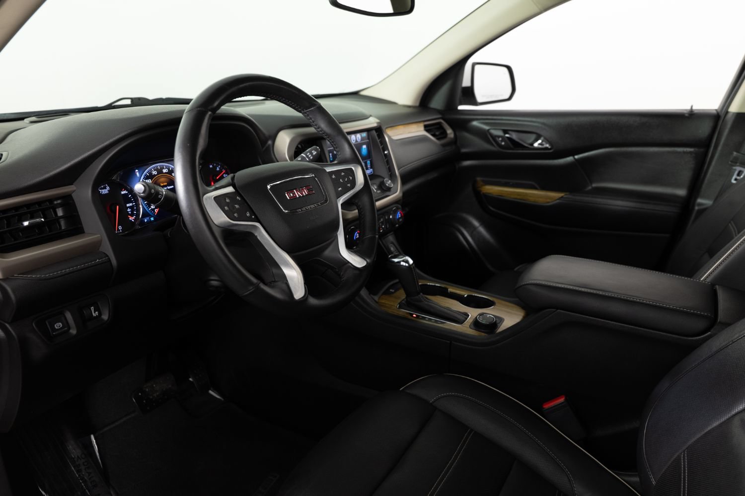 Used 2017 GMC Acadia Denali w/ Technology Package FWD image 14