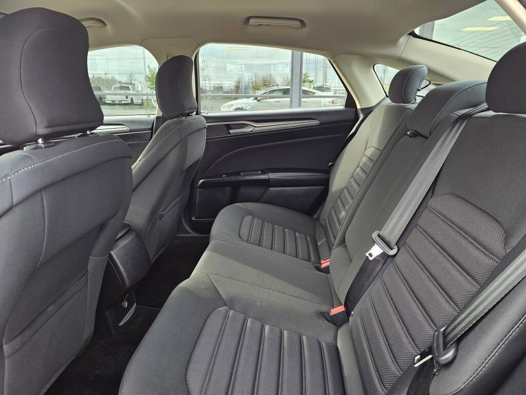 Used 2018 Ford Fusion SE FWD image 13
