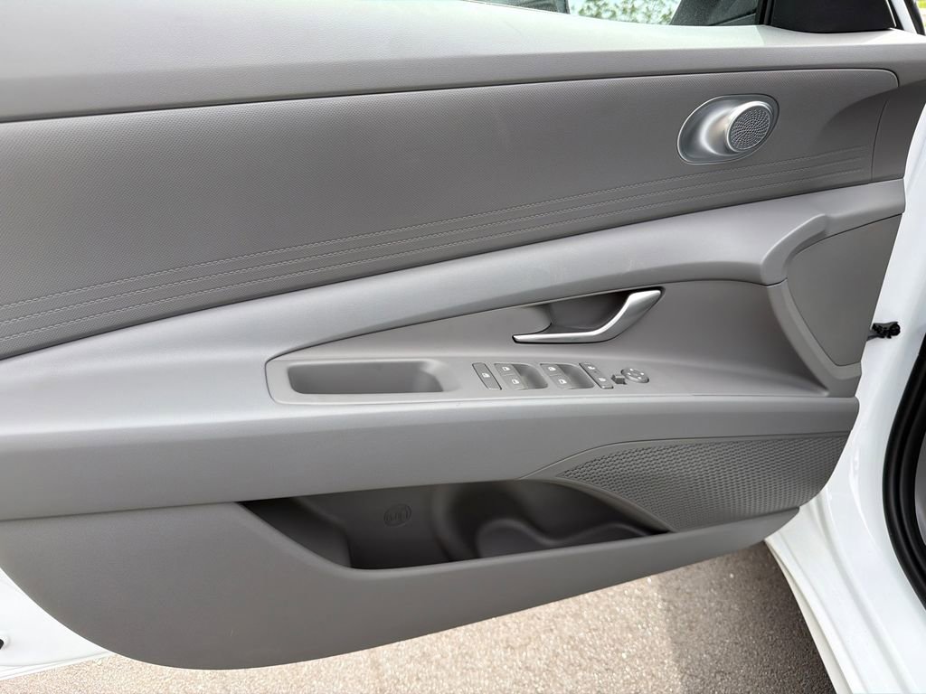 New 2026 Hyundai Elantra SE FWD image 11