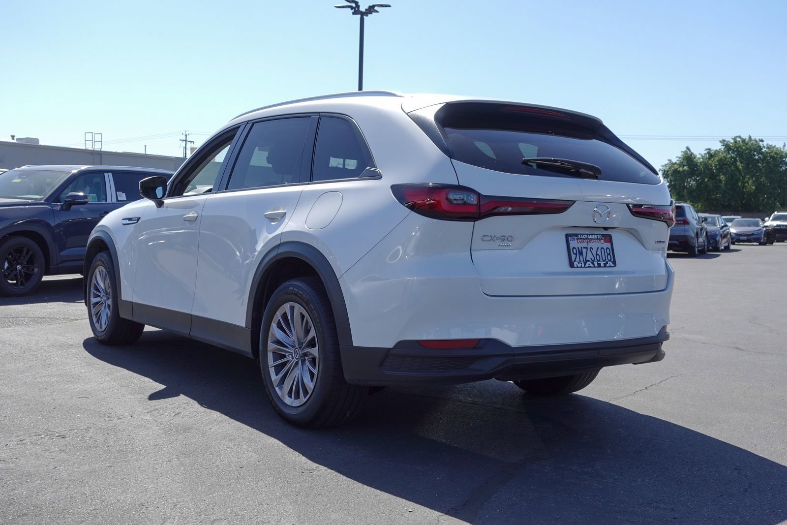 Used 2024 MAZDA CX-90 Plug-In Hybrid w/ Preferred AWD/4WD image 7