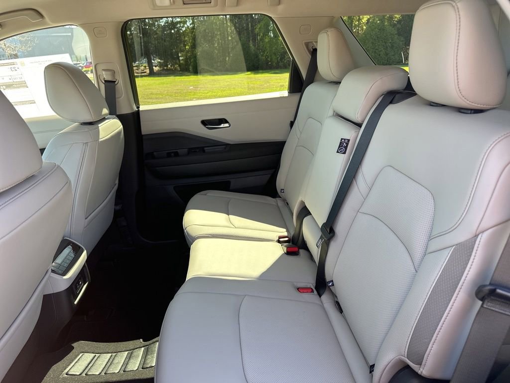 New 2026 Nissan Pathfinder SL FWD image 22