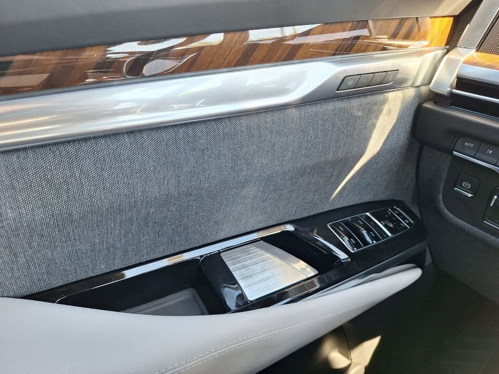 New 2026 Cadillac Escalade ESV Platinum Sport w/ LPO, ONYX Package image 21