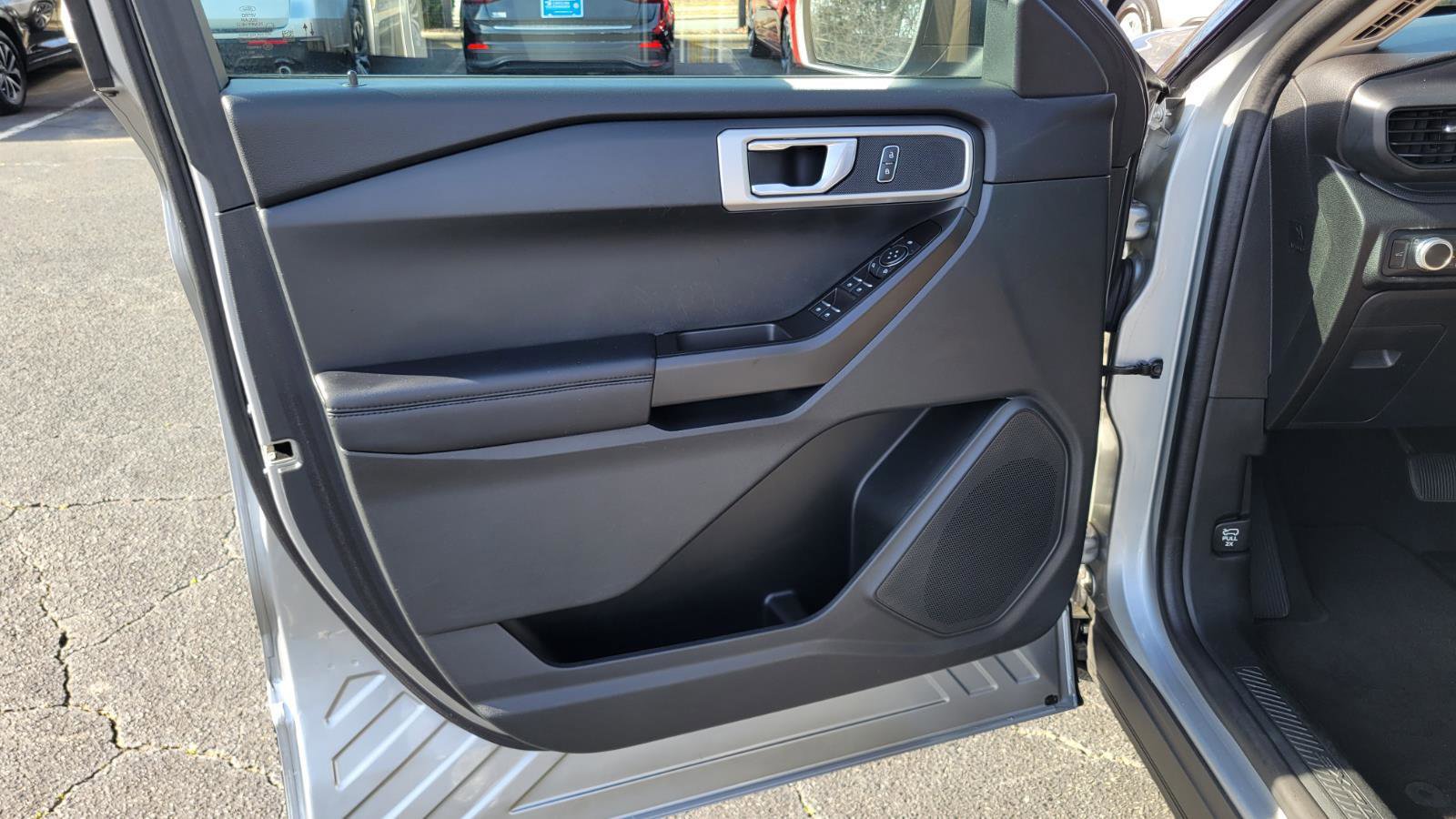 Used 2022 Ford Explorer Base image 18