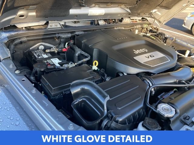Used 2017 Jeep Wrangler Unlimited Sahara AWD/4WD image 11