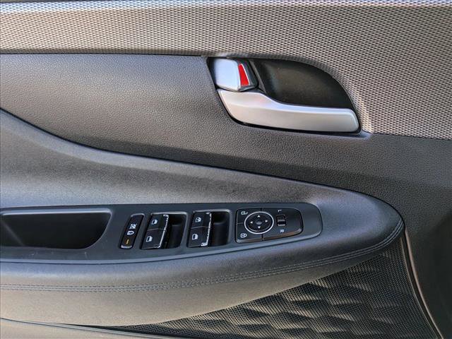 Used 2019 Hyundai Santa Fe SE image 13