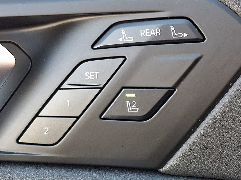 Used 2025 BMW X7 xDrive40i w/ Premium Package image 27