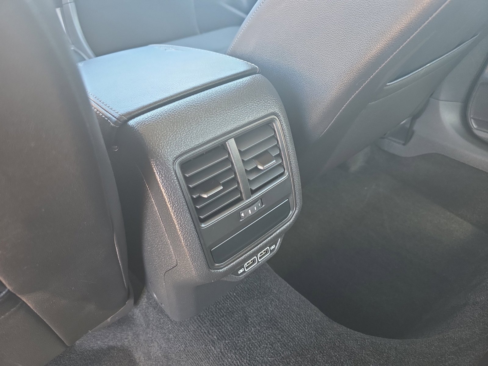 Used 2020 Volkswagen Passat 2.0T SE image 32