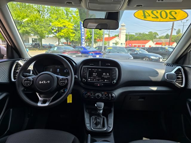 Used 2024 Kia Soul LX w/ Option Group 015 FWD image 3