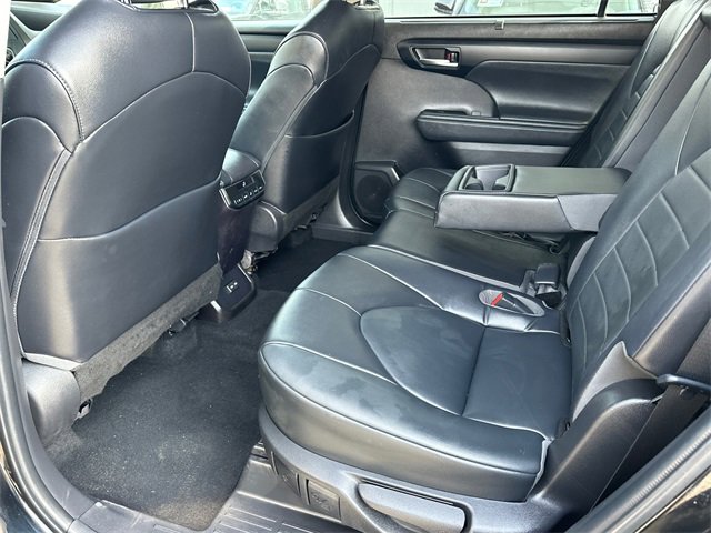 Certified 2022 Toyota Highlander XLE image 16