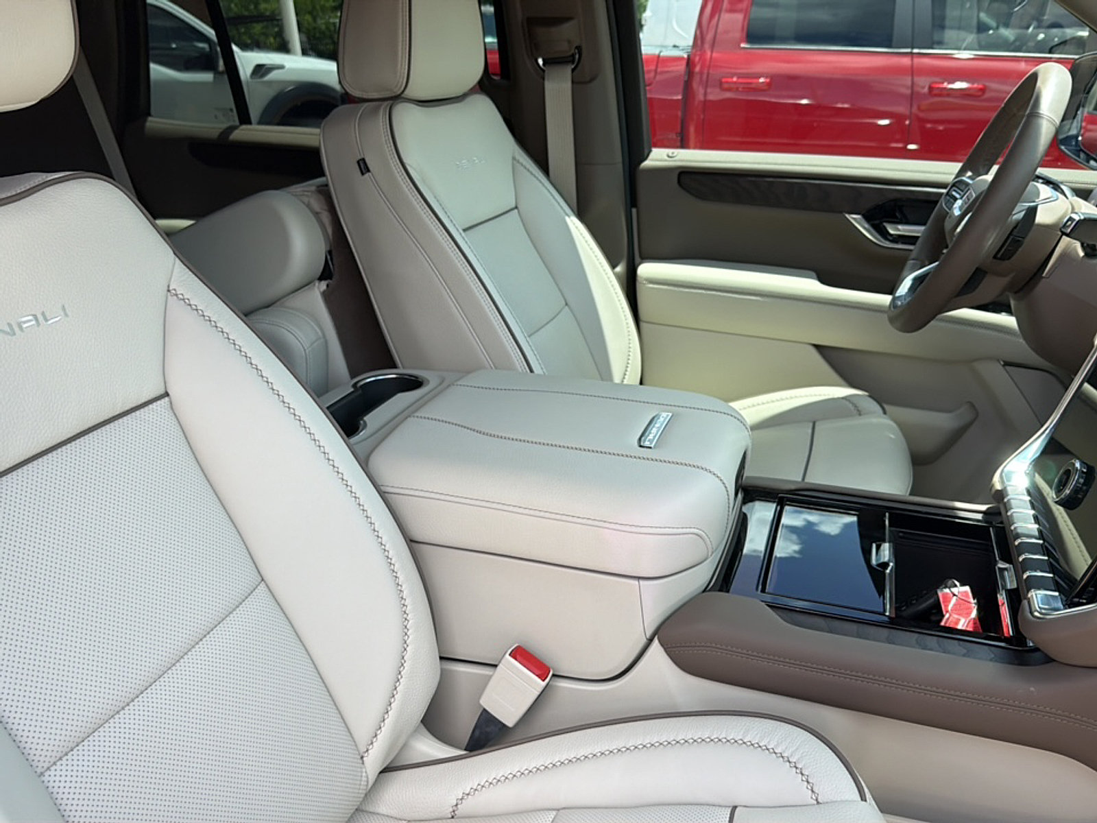 Used 2026 GMC Yukon Denali w/ Sun & Power Step Package AWD/4WD image 12