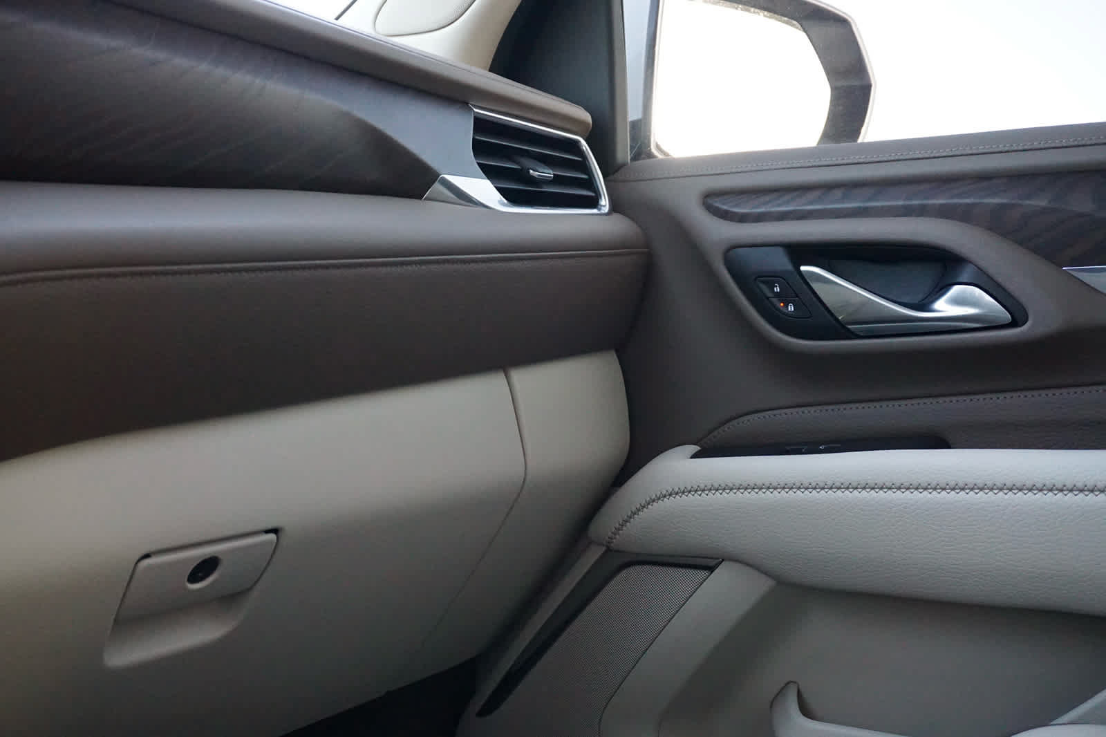 Used 2024 GMC Yukon Denali w/ LPO, Floor Liner Package AWD/4WD image 25